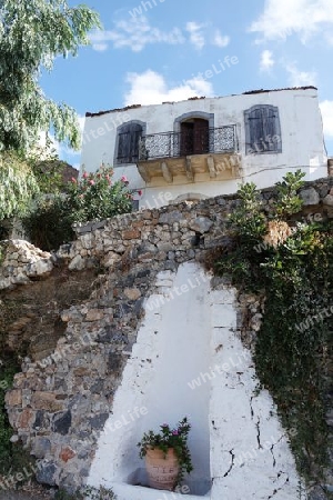 Altes Haus  auf einem Felssprung
