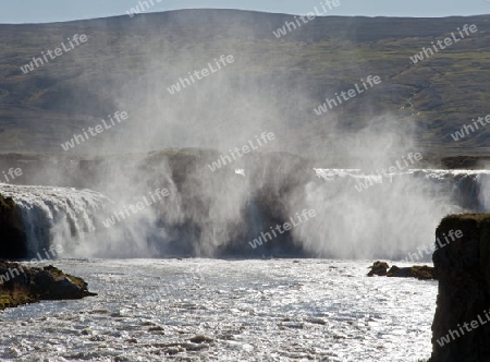 Der Nordosten Islands, der Flu? Skjalfandaflj?t hinter dem Wasserfall Godafoss (G?tterwasserfall) 