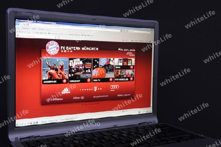 Website, Internetseite, Internetauftritt des Fussballclubs FC Bayen Muenchen auf Bildschirm von Sony Vaio  Notebook, Laptop