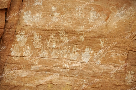 ca. 1500 Jahr alte Handabdruecke und Zeichnungen der indianischen Ureinwohner, Mystery Valley, Arizona, USA