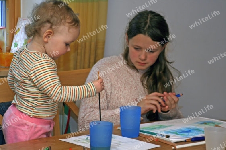 Kinder beim malen