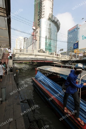 Der alltag auf dem Khlang Saen Saeb Kanal in Bangkok der Hauptstadt von Thailand in Suedostasien. 