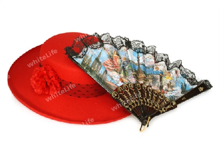 Roter Damenhut mit Flamencof?cher auf weissem Hintergrund