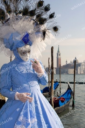 Venedig - Maske und Lagune und die Kirche