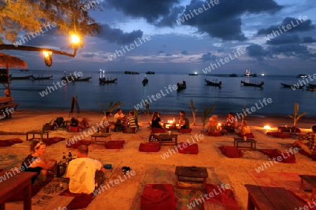Ein Restaurant am Strand auf der Insel Ko Tao im Golf von Thailand im Suedwesten von Thailand in Suedostasien.  
