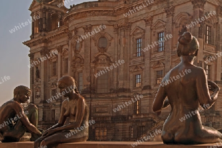 Berlin Mitte - Skulpturen an der Spree
