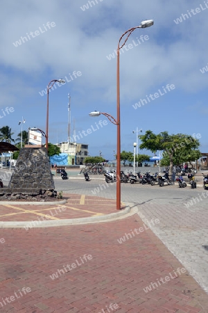zentraler Platz am Hafen von Puerto Ayora,  Insel Santa Cruz, Indefatigable Island, Galapagos Archipel, Unesco Welterbe,  Ecuador, Suedamerika