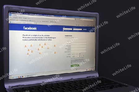Website, Internetseite, Internetauftritt des sozialen Netzwerk facebook auf Bildschirm von Sony Vaio  Notebook, Laptop