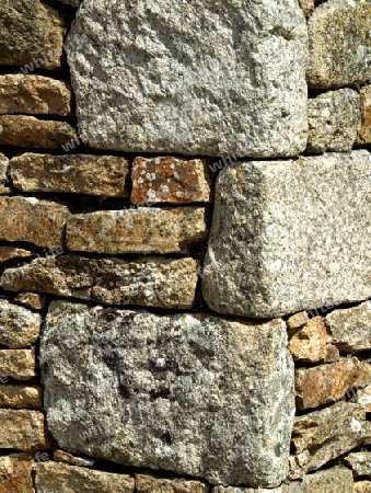 Detail einer steinernen Granitmauer