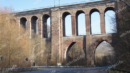Viadukt der Eisenbahn in Sachsen