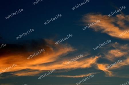 Abendliche Wolken in Falkensee (Brandenburg), Deutschland