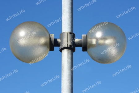 Street light with two lamps, blue sky in the background  Stra?enlaterne mit zwei Strahlern,blauer Himmel im Hintergrund