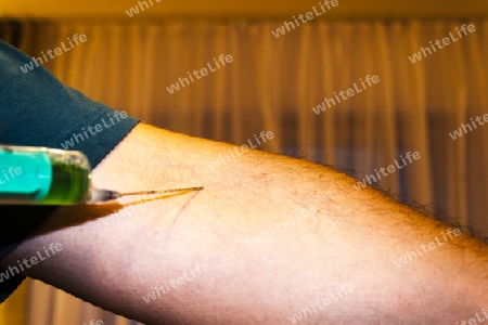 Injektion eines Medikamentes in den Arm