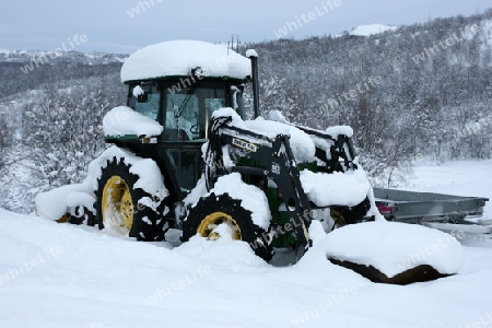 Traktor im Schnee