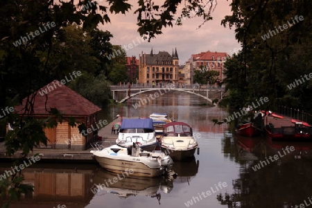 Am Ufer des Fluss Oder in der Innenstadt von Wroclaw oder Breslau im westen von Polen.
