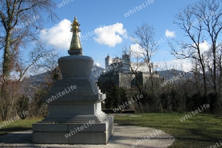 Salzburg. Buddhistische Stupa  und Festung