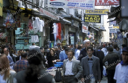 Der Souq, Markt oder Bazaar von Kapali Carsi im Stadtteil Sultanahmet in der Hafenstadt der Tuerkey.