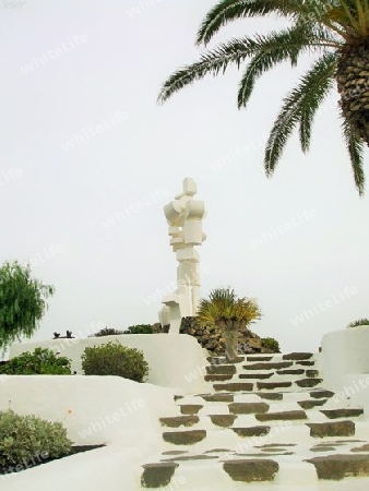 Lanzarote,Manrique-Skulptur vor dem Campesino