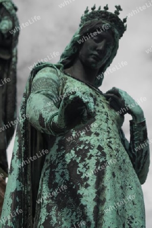 Statue der Kaiserin Kunigunde von Luxemburg auf dem Maximilianbrunnen in Bamberg.