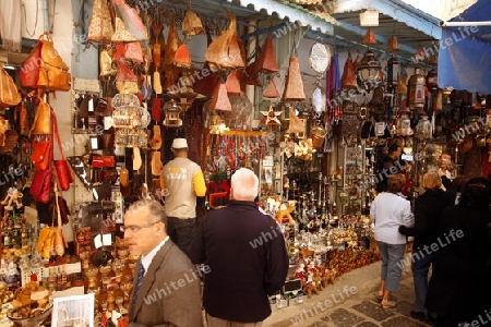 Afrika, Nordafrika, Tunesien, Tunis
Eine Gasse in der Medina mit dem Markt oder Souq in der Altstadt der Tunesischen Hauptstadt Tunis.


