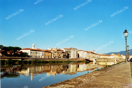 Der Fluss Arno in Pisa
