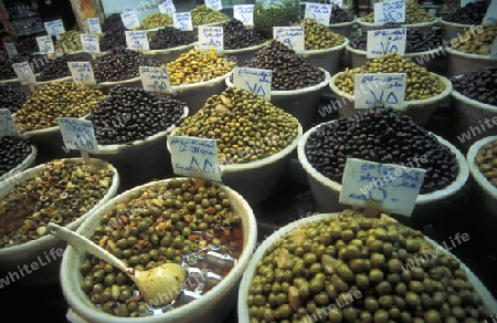 Der Souq oder Markt in der Medina der Altstadt von Aleppo im Norden von Syrien im Nahen Osten.
