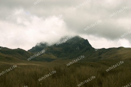 Blick zum Gipfel des Vulkans Pichincha, bei Quito, der Hauptstadt Equadors