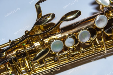Detailansicht des Klappensystems eines Sopransaxophons