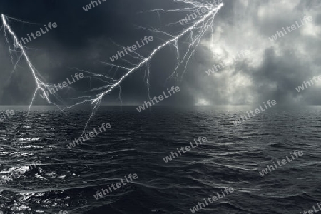 St?rmisches Wetter auf dem Ozean mit Blitz