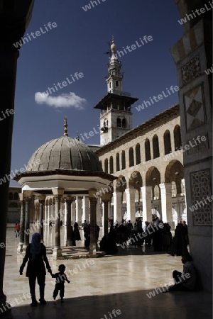 Die Umayyad Moschee mitten im Souq oder Markt in der Altstadt von Damaskus, Syrien 