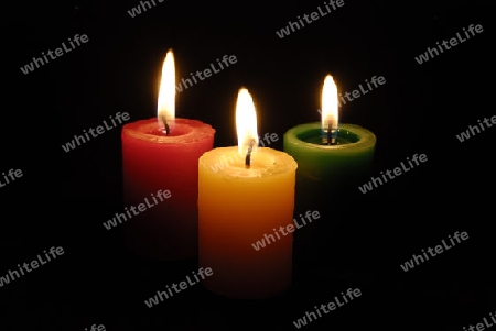 3 Kerzen im Dunkeln