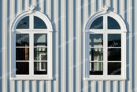 Der Westen Islands, 2 Fenster der alten evangelischen Kirche von Stykkisholmur, im Norden der Halbinsel Sn?fellsnes