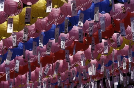 Ein Laternen Fest in einem Tempel im Zentrum von Seoul der Hauptstadt von Suekorea in Ostasien..