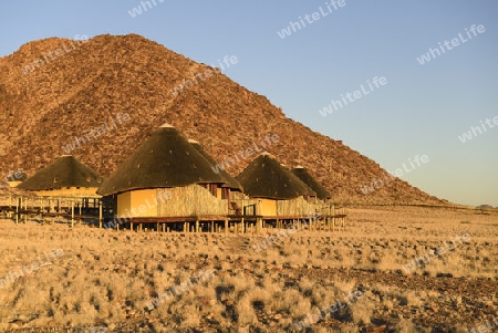 H?tten, Chalets der Sossus Dune Lodge im Abendlicht, Namib Naukluft Nationalpark, Sossusvlei, Namibia, Afrika