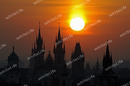 Teynkirche bei Sonnenaufgang,  Prag,  Altstaedter Ring, Altstadt, Tschechien, Europa, Boehmen, Europa