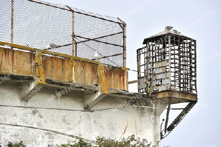 Wachtkaefig an Gef?ngnismauer, Alcatraz Island, Kalifornien, USA