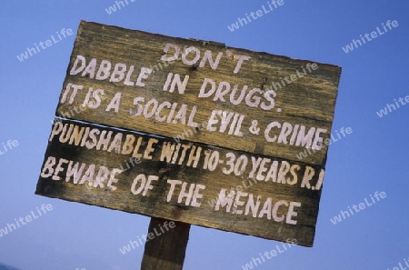 a warning to take drugs in the village of Anjuan in Goa in Indien.