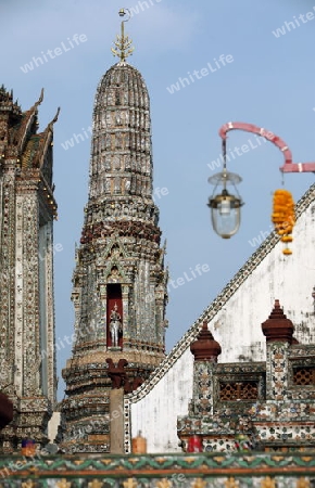 Die Tempelanlage des Wat Arun in Banglamphu in Bangkok der Hauptstadt von Thailand in Suedostasien.  