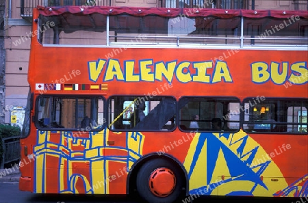 Ein Touristen Rundfahrts Bus in der Innenstadt von Valencia, Spanien.