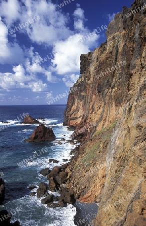 Die Felsen und Kuesten Landschaft am Ponta de Sao Lourenco auf der Blumeninsel Madeira, Portugal.