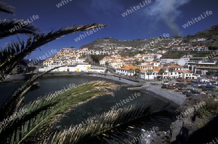Das Traditionelle Fischerdorf Camara de Lobos im sueden  der Insel Madeira im Atlantischen Ozean, Portugal.
