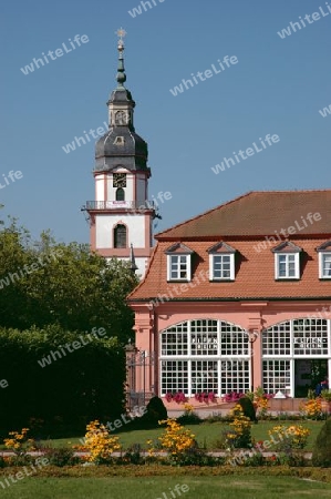 Orangerie und Kirche in Erbach