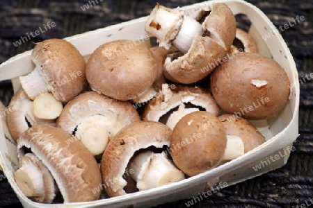 braune champignons