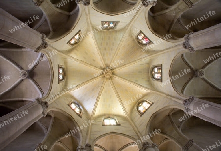 Barcelona - Interior der gotische Kirche Sagrad cor de Jesus