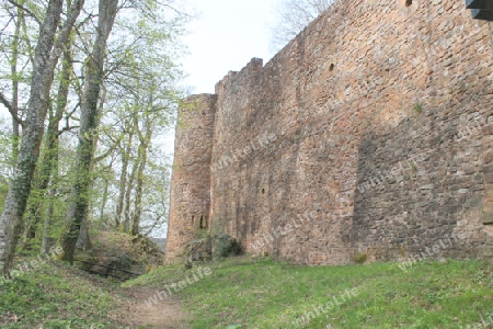 Burgmauer mit Verliess