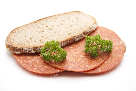 Salami mit Brot