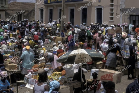 Der Hauptmarkt in der Stadt Praia auf der Insel Santiago auf der Inselgruppe der Kapverden vor Afrika  im Atlantischen Ozean.
