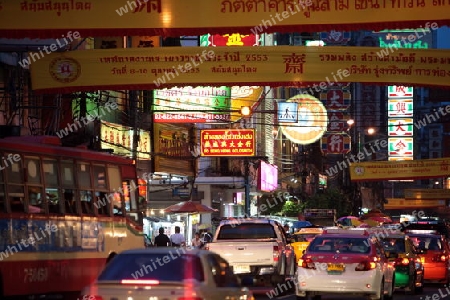 Die Charoen Krung Strasse im China Town von Bangkok der Hauptstadt von Thailand in Suedostasien. 