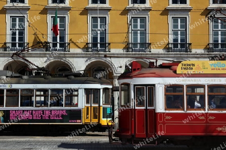 Ein Tram im Zentrum von Lissabon in der Hauptstadt von Portugal in Europa.