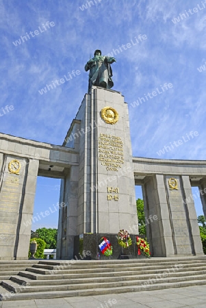 Sowjetisches Ehrenmal f?r die gefallenen russischen, sowjetischen Soldaten des 2. Weltkriegs, Strasse des 17. Juni, Berlin, Deutschland, Europa 